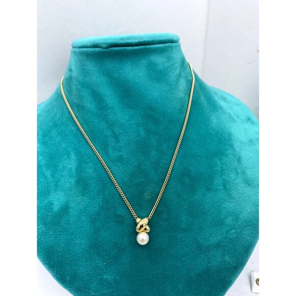 Christian Dior Gold-Tone Necklace with Pearl Pendant - 17-Inch Chain - Picture 3 of 13